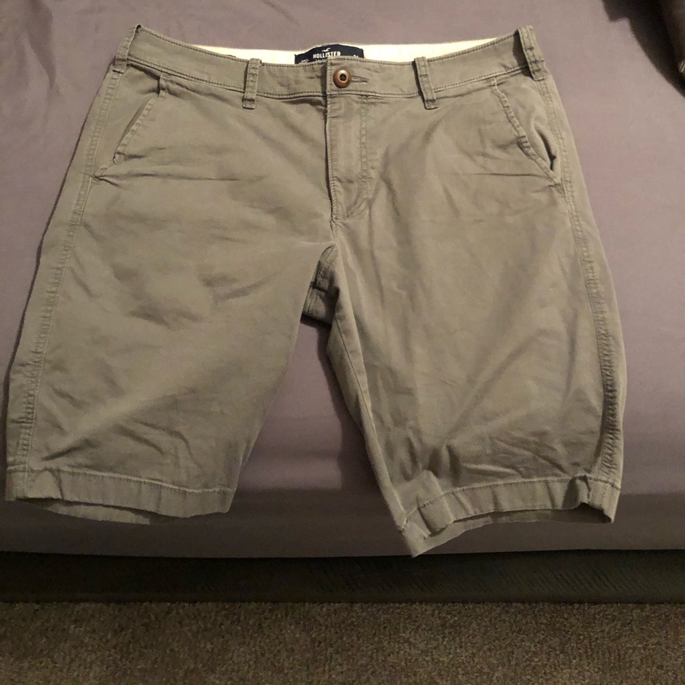 10” hollister flat front shorts